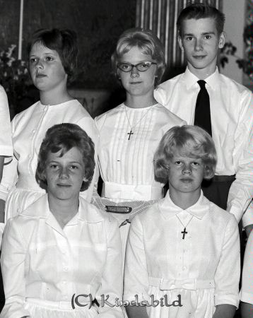 1 Grupp Sommar Konfermander Kisa Kyrka
raja 
Konfermander Kisa Kyrka
Grupporträtt konfirmationsfoto

Nyckelord: Konfermander Kisa