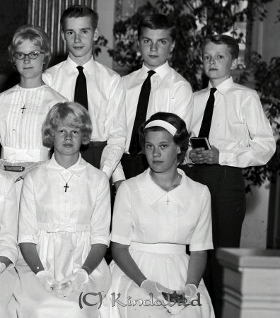 1 Grupp Sommar Konfermander Kisa Kyrka
raja 
Konfermander Kisa Kyrka
Grupporträtt konfirmationsfoto


Nyckelord: Konfermander Kisa