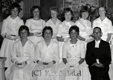 1 Grupp Sommar Konfermander Kisa Kyrka
raja 
Konfermander Kisa Kyrka
Grupporträtt konfirmationsfoto


Nyckelord: Konfermander Kisa