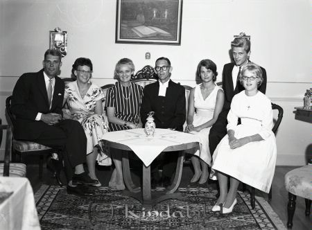 Familjen Skiöld Kisa
raja 
Familjen Skiöld Kisa
Familjporträtt 


Nyckelord: Skiöld Kisa