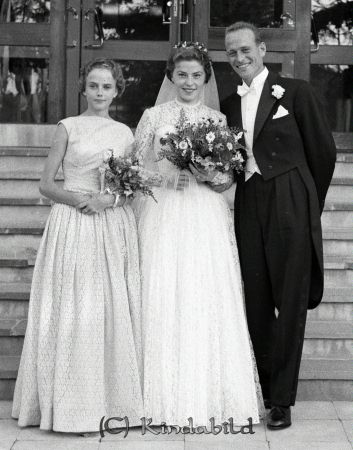 Brudparet Lars Persson Kisa
raja 
Lars Persson Kisa
Brudpar

raja
Brudparet Lars Persson och Mariette Hanzon. Brudtärnan hette Imjor.
Källa: Mariette 
Nyckelord: Persson Kisa