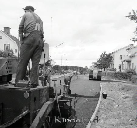 Kisa-Vyer Bilder till Falks 65 årsdag
raja 
Bilder till Falks 65 årsdag
Bebyggelse Asfaltering av Ulrikagatan  


Nyckelord: Kisa-Vyer