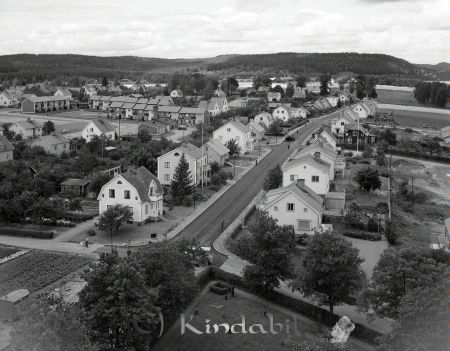 Kisa-Vyer Bilder till Falks 65 årsdag
raja 
Bilder till Falks 65 årsdag
Bebyggelse Vy över egnahems området  


Nyckelord: Kisa-Vyer