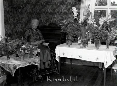 Carolina Bergin Väsby Oppeby Rimforsa
raja 
Carolina Bergin Väsby  
Porträtt-Kvinna 91 årsfirande

Nyckelord: Bergin Rimforsa