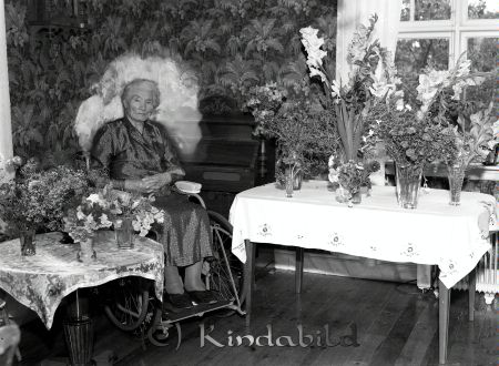 Carolina Bergin Väsby Oppeby Rimforsa
raja 
Carolina Bergin Väsby  
Porträtt-Kvinna 91 årsfirande

Nyckelord: Bergin Rimforsa
