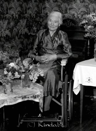 Carolina Bergin Väsby Oppeby Rimforsa
raja 
Carolina Bergin Väsby  
Porträtt-Kvinna 91 årsfirande

Nyckelord: Bergin Rimforsa