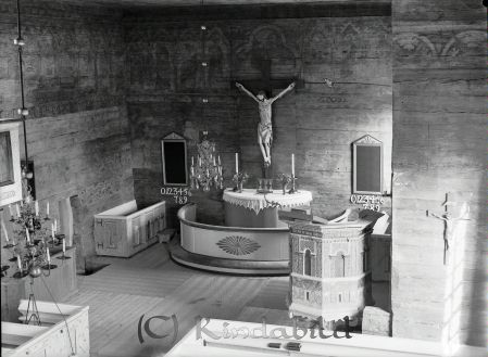 Tidersrum Kyrka Tidersrum
raja 
Tidersrum  
Interiör Restaurering 

raja
Vitputsen hade tagits bort från väggarna och målningarna kom fram. 
Källa: Gerd Pettersson

Nyckelord: Kyrka Tidersrum