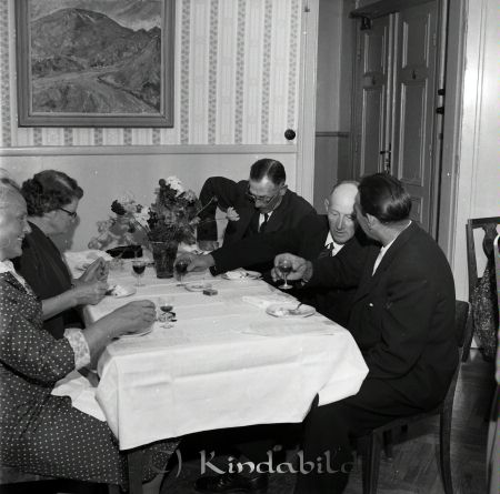 Herr Fridner Eriksson Millingtorp Kisa
raja 
Fridner Eriksson Millingtorp 
Grupporträtt 50 årsfirande

Nyckelord: Eriksson Millingtorp