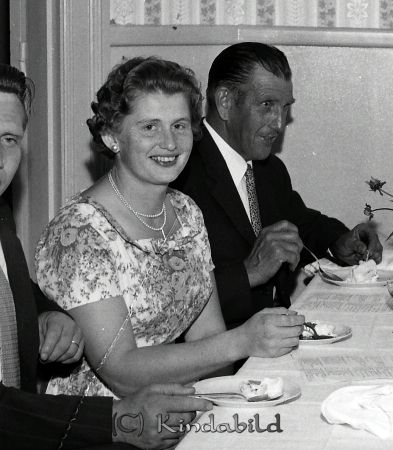 Herr Fridner Eriksson Millingtorp Kisa
raja 
Fridner Eriksson Millingtorp 
Grupporträtt 50 årsfirande

raja
Einar Brage och Birgit Larsson från Hult.
Källa: Studiegruppen hembygdsgården 


Nyckelord: Eriksson Millingtorp
