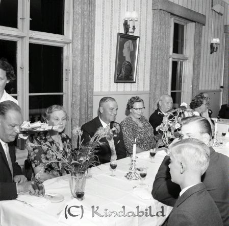 Herr Fridner Eriksson Millingtorp Kisa
raja 
Fridner Eriksson Millingtorp 
Grupporträtt 50 årsfirande

raja
Mitt i bild Fridner Eriksson, Millingetorp, Kisa. 
Källa: Gerd Pettersson

Nyckelord: Eriksson Millingtorp