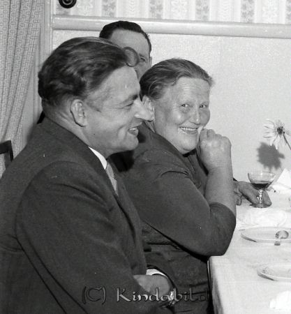 Herr Fridner Eriksson Millingtorp Kisa
raja 
Fridner Eriksson Millingtorp 
Grupporträtt 50 årsfirande

raja
Närmast Einar Johansson i Hemsjö (1899-1982)
Källa: Studiegruppen hembygdsgården 
Nyckelord: Eriksson Millingtorp