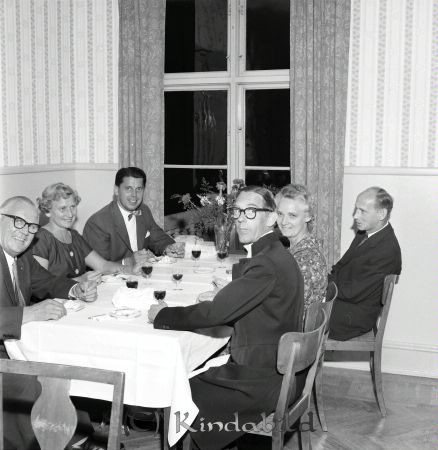 Herr Fridner Eriksson Millingtorp Kisa
raja 
Fridner Eriksson Millingtorp 
Grupporträtt 50 årsfirande

raja
Till höger kyrkoherde Gustaf och Margit Skiöld.
Till vänster Helmer Eriksson, Gerda och Knut Tingeby. Gerda var syster till Karin Samuelsson (arbetade på pastorsexp i Kisa).
Källa: Bildtittargruppen 

raja
Längst bort till höger komminister Harry Hall Västra Eneby
Källa: Studiegruppen hembygdsgården 
Nyckelord: Eriksson Millingtorp