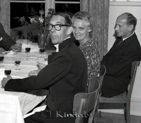 Herr Fridner Eriksson Millingtorp Kisa
raja 
Fridner Eriksson Millingtorp 
Grupporträtt 50 årsfirande

raja
Närmast i bild Gustav och Margit Sköld. 
Källa: Gerd Pettersson

Nyckelord: Eriksson Millingtorp