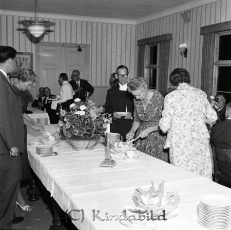 Herr Fridner Eriksson Millingtorp Kisa
raja 
Fridner Eriksson Millingtorp 
Grupporträtt 50 årsfirande

raja
Mitt i bild Gustav och Margit Sköld. 
Källa: Gerd Pettersson



Nyckelord: Eriksson Millingtorp
