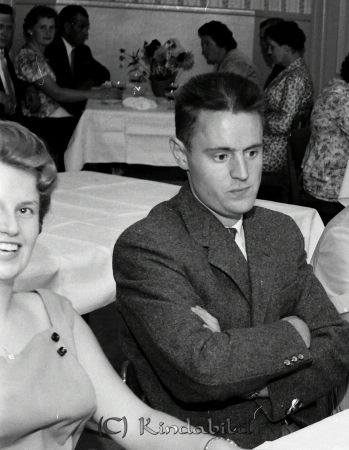 Herr Fridner Eriksson Millingtorp Kisa
raja 
Fridner Eriksson Millingtorp 
Grupporträtt 50 årsfirande

raja
Till vänster Karin Eriksson, dotter till Fridner
Källa: Bildtittargruppen hembygdsgården 

Nyckelord: Eriksson Millingtorp