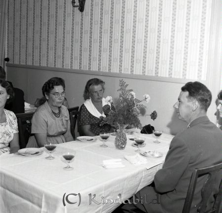 Herr Fridner Eriksson Millingtorp Kisa
raja 
Fridner Eriksson Millingtorp 
Grupporträtt 50 årsfirande

Nyckelord: Eriksson Millingtorp