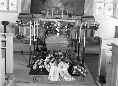 Jordfästning Kista Kisa Kyrka
Nyckelord: Jordfästning