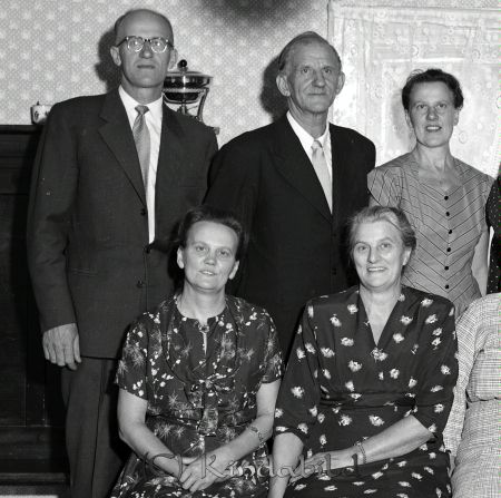Släkten Anebreid Kisa
raja 
Släkten Anebreid  
Grupporträtt Fotograferat i Columbia


Nyckelord: Anebreid Kisa