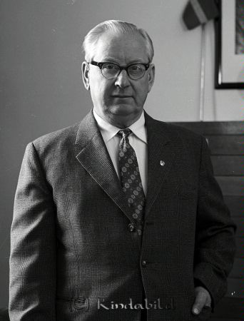 Nylanders Bilverkstad Kisa
raja 
Nylanders Bilverkstad  
Porträtt-Man

raja
Curt Jonas Randolph Nylander född 1903 i Åtvidaberg, död 1988 i Kisa.
Källa: Folkräkning 1970. 
Källa: Gerd Pettersson


Nyckelord: Nylanders Kisa