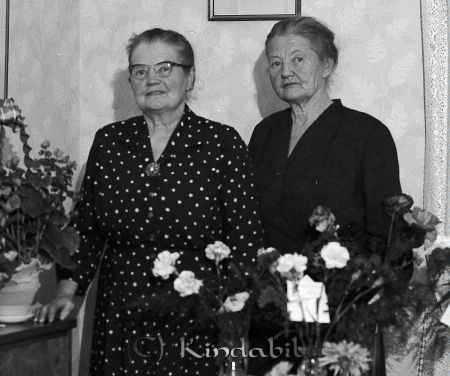 Lyvén Märta och Elin Bäck Kisa
raja 
Lyvén Märta och Elin  
Grupporträtt

Nyckelord: Lyvén Kisa
