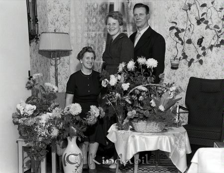 Fru Phil Fimon Kisa
raja 
Fru Phil Kisa
Grupporträtt 40 årsfirande

Nyckelord: Phil Kisa