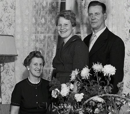 Fru Phil Fimon Kisa
raja 
Fru Phil Kisa
Grupporträtt 40 årsfirande

Nyckelord: Phil Kisa