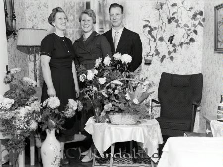 Fru Phil Fimon Kisa
raja 
Fru Phil Kisa
Grupporträtt 40 årsfirande

Nyckelord: Phil Kisa