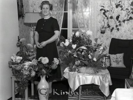 Fru Phil Fimon Kisa
raja 
Fru Phil Kisa
Porträtt-Kvinna 40 årsfirande

Nyckelord: Phil Kisa