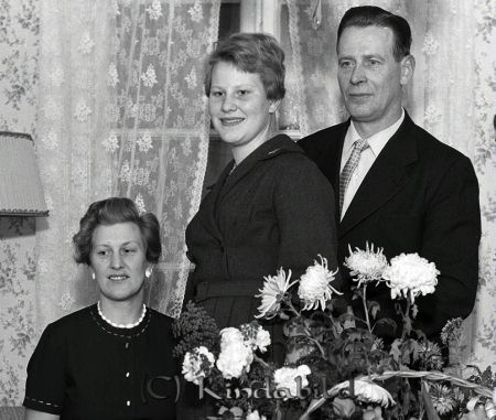 Fru Phil Fimon Kisa
raja 
Fru Phil Kisa
Grupporträtt 40 årsfirande


Nyckelord: Phil Kisa