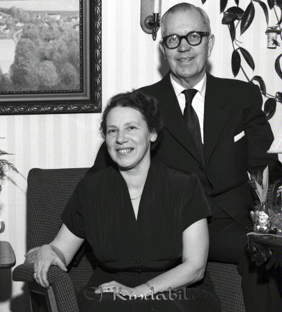 Fru Karestig Kisa
raja 
Fru Karestig  
Grupporträtt 50 årsfirande
gepe
Fritz och Inga  född Åberg
Nyckelord: Karestig Kisa