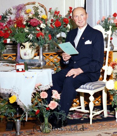 Gustav Markusson Verveln Kisa
raja 
Gustav Markusson  
Porträtt-Man 50 årsfirande

Nyckelord: Markusson Verveln