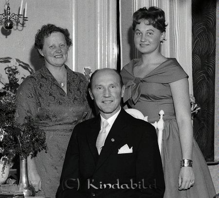 Gustav Markusson Verveln Kisa
raja 
Gustav Markusson  
Grupporträtt 50 årsfirande

Nyckelord: Markusson Verveln