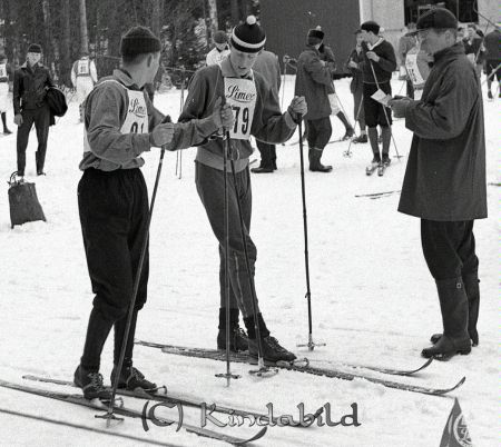 G.M. på skidor Kisa
raja 
G.M. på skidor Kisa
Grupporträtt skidåkare

Nyckelord: Skidor Kisa