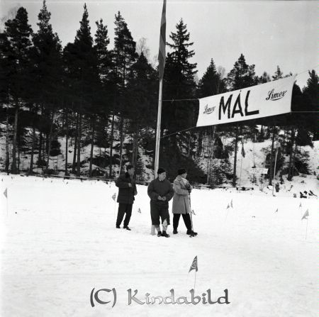 G.M. på skidor Kisa
raja 
G.M. på skidor Kisa
Grupporträtt  

raja
Karl Gustav Svartz ( nummerropare) och Arne Carlsson ( tävlingsledare) 
Källa: jerker carlsson 

Nyckelord: Skidor Kisa