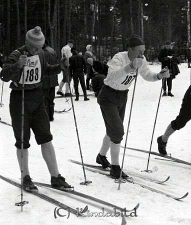 G.M. på skidor Kisa
raja 
G.M. på skidor Kisa
Grupporträtt skidåkare

Nyckelord: Skidor Kisa