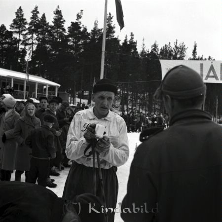 G.M. på skidor Kisa
raja 
G.M. på skidor Kisa
Grupporträtt skidåkare

Nyckelord: Skidor Kisa