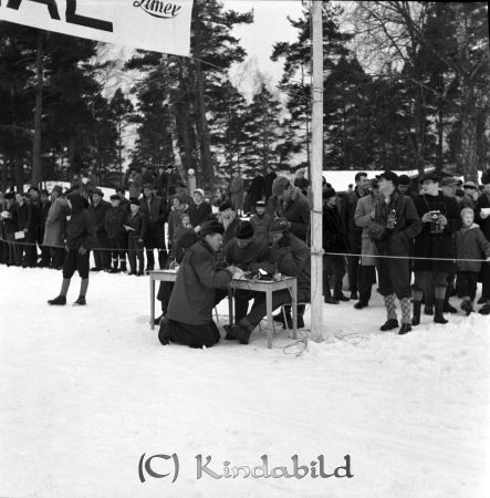 G.M. på skidor Kisa
raja 
G.M. på skidor Kisa
Grupporträtt  
Nyckelord: Skidor Kisa