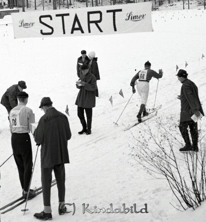 G.M. på skidor Kisa
raja 
G.M. på skidor Kisa
Grupporträtt skidåkare

Nyckelord: Skidor Kisa