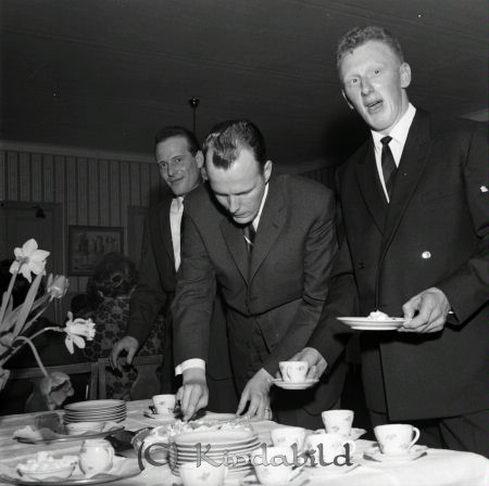 H.u.f.s. Årsfest Kisa Hotell
raja 
H.u.f.s. Årsfest  
Grupporträtt  

raja
Bernt-Olof Nilsson Knäck till höger och Lasse Persson till vänster
Källa: Studiegruppen hembygdgården


Nyckelord: H.u.f.s. Kisa