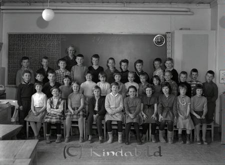 Klass 3 A Kisa Skola Fröken Jana Holmberger
raja 
Klass 3 A Kisa Skola  
Grupporträtt skolfoto

Nyckelord: Holmberger Kisa