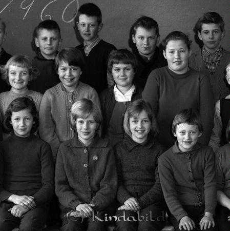 Klass 4 B Kisa Skola Nils Tinnervall
raja 
Klass 4 B Kisa Skola  
Grupporträtt skolfoto

raja
Längst fram till höger Kerstin Brorsson. 
Källa: Gerd Pettersson

raja
Per-Arne Waldau,Weine Eriksson, Per-Anders Karlsson, ?ke Edelborg,
Ingela Lind, Silvia Aust, Christina Nilsson, Margareta Jonsson,
Gunilla Svensson, Birgitta Svensson, Eva Pettersson, Kerstin Brorsson 
Källa: Christina Rofors


Nyckelord: Tinnervall Kisa