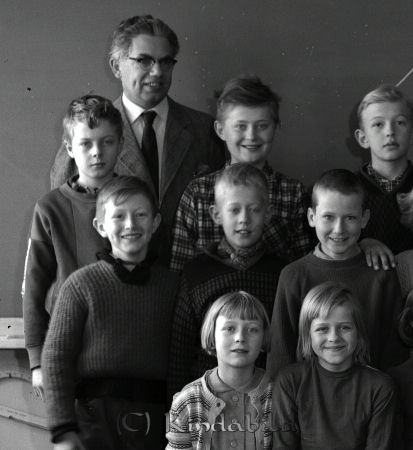 Klass 4 B Kisa Skola Nils Tinnervall
raja 
Klass 4 B Kisa Skola  
Grupporträtt skolfoto

raja
Mattias von Wachenfelt, Nils Tinnerwall, Gert-Ove Andersson, Hans Johansson,
?, Mikael Sleman, Nils-Ove Svensson,
Sol-Britt Pettersson, Majken Hellman 
Källa: Christina Rofors

raja
Hans Johansson (ej Pettersson) 
Källa: Christina Rofors

Nyckelord: Tinnervall Kisa
