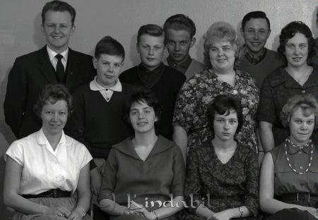 Handelskolan Kisa-Hus
raja 
Handelskolan Kisa-Hus
Grupporträtt skolfoto

raja
Till höger om läraren står Pär Krosnström 
Källa: Gerd Pettersson

raja
Bredvid Per står Jens-Åke Andersson, Grindliden, Tidersrum. 
Källa: Gerd Pettersson



Nyckelord: Handelskolan Kisa-Hus