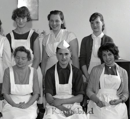 Skolköksgrupp Kisa Skola
raja 
Skolköksgrupp Kisa Skola
Grupporträtt skolfoto

raja
Hushållslärare Ester Dybern. 
Källa: Gerd Pettersson

Nyckelord: Skolköksgrupp Kisa