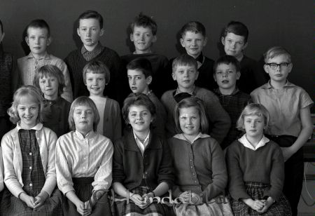 Klass 4 A Kisa Skola Magister Lennart Malmqivst
raja 
Klass 4 A Kisa Skola  
Grupporträtt skolfoto

Nyckelord: Malmqvist Kisa
