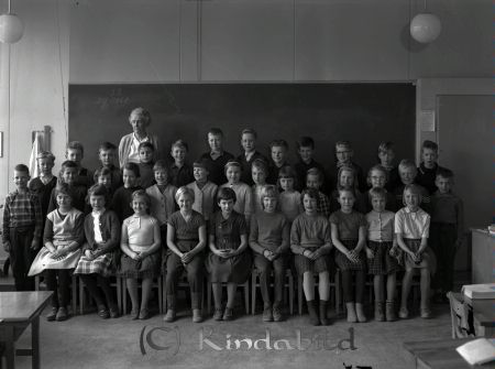 Klass 3 B Kisa Skola Fröken Normell
raja 
Klass 3 B Kisa Skola  
Grupporträtt skolfoto

Nyckelord: Normell Kisa