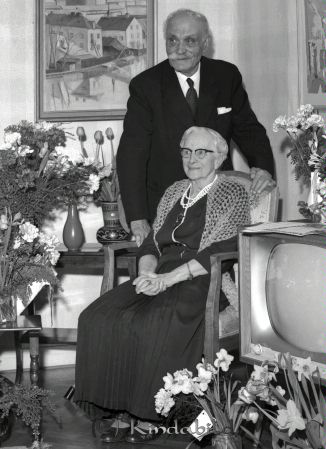 Fru Matilda Sandström Övralid Kisa
raja 
Matilda Sandström Övralid  
Grupporträtt 80 årsfirande  

Nyckelord: Sandström Kisa