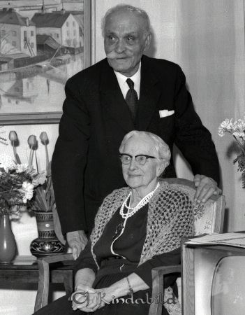 Fru Matilda Sandström Övralid Kisa
raja 
Matilda Sandström Övralid  
Grupporträtt 80 årsfirande  

Nyckelord: Sandström Kisa