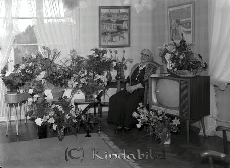 Fru Matilda Sandström Övralid Kisa
raja 
Matilda Sandström Övralid  
Porträtt-Kvinna 80 årsfirande  


Nyckelord: Sandström Kisa