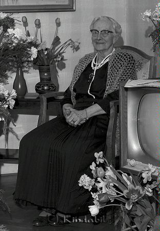 Fru Matilda Sandström Övralid Kisa
raja 
Matilda Sandström Övralid  
Porträtt-Kvinna 80 årsfirande

Nyckelord: Sandström Kisa